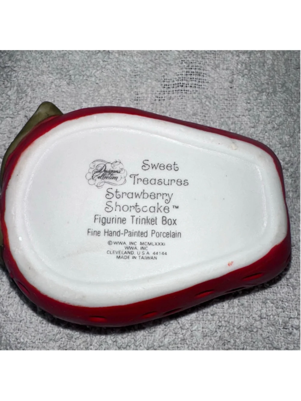 VTG 1981 Sweet Treasures Strawberry Shortcake Porcelain Hand Painted Trinket Box